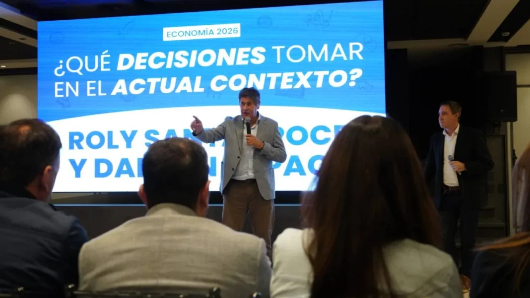 Roly Santacroce y Damián Di Pace en el Hotel Radisson Red Funes con empresarios