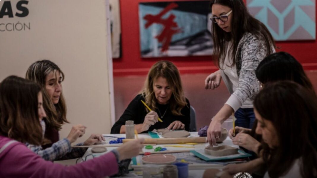 Fachada de un centro cultural municipal de Rosario, sede del Programa Abiertos.