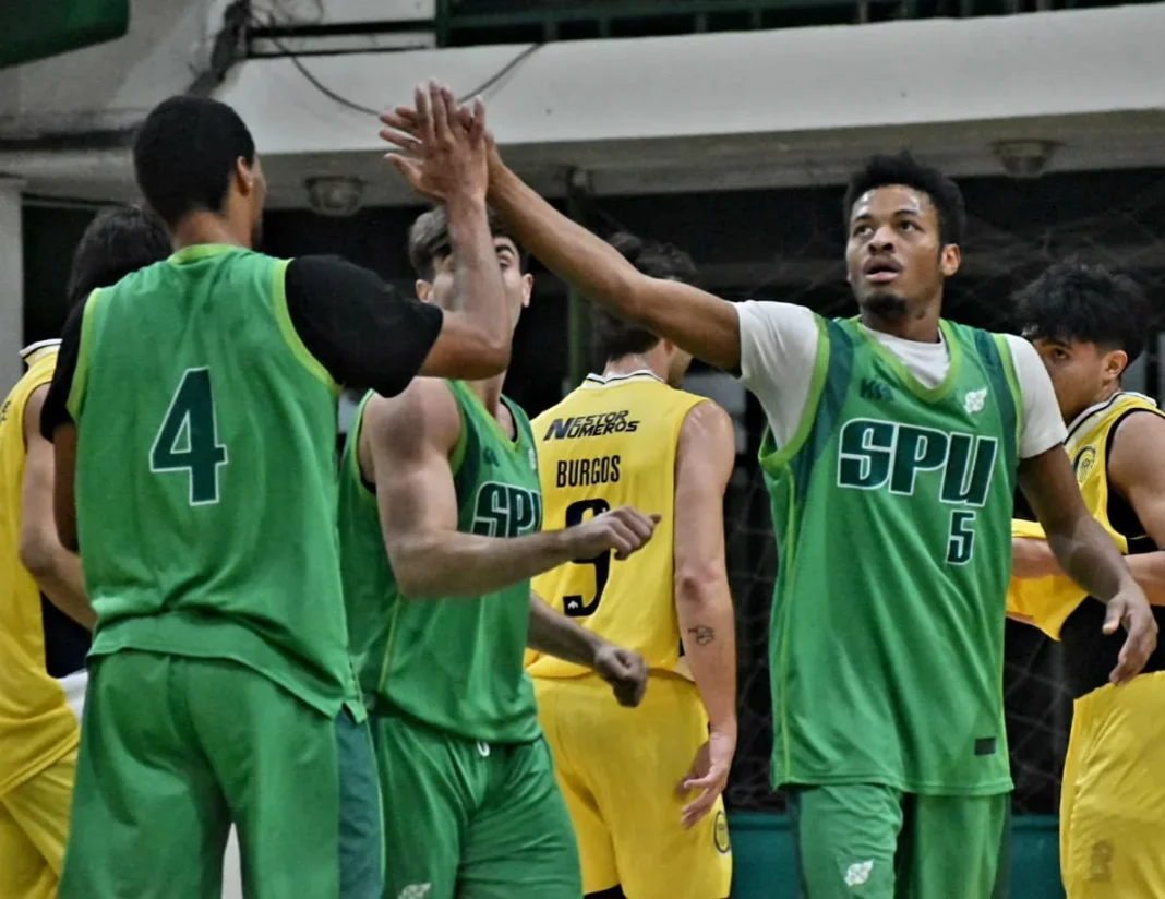 Partido de básquet entre Sportsmen y Rosario Central en la Superliga