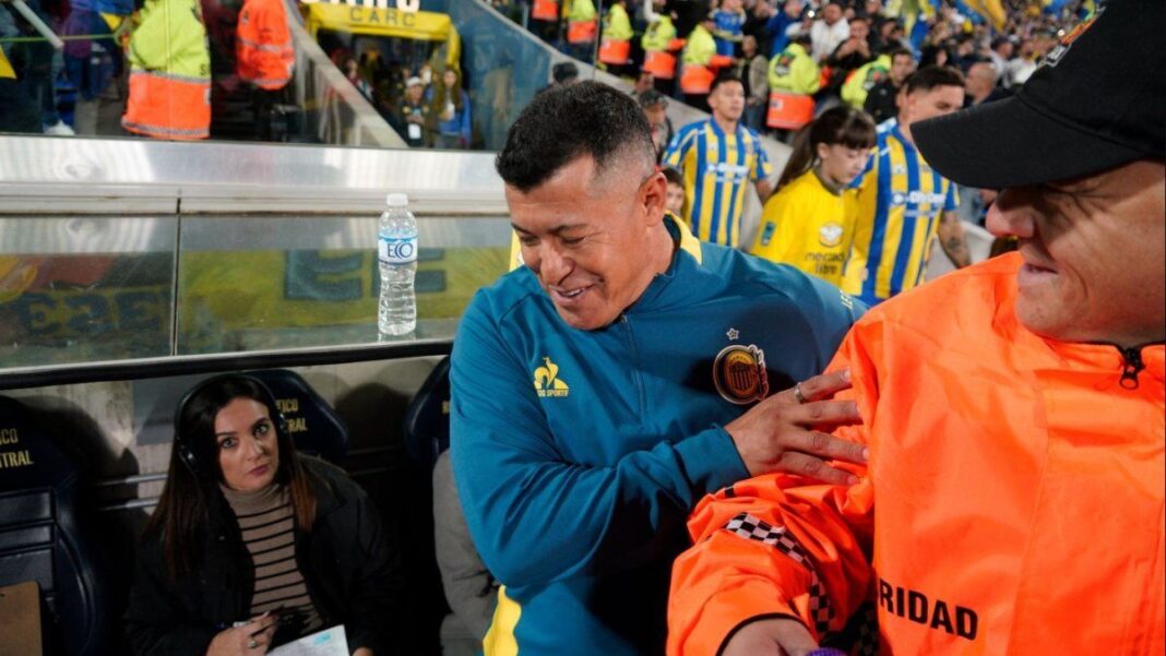 Jugadores de Rosario Central festejan un gol en la victoria ante Racing