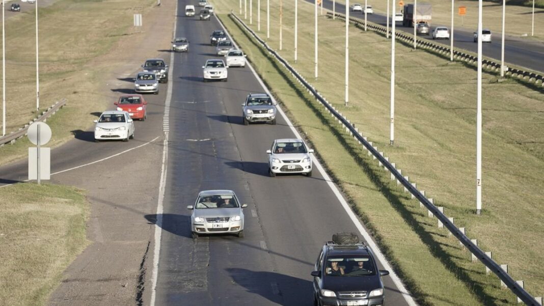 Autopista a Córdoba con cartel de peaje