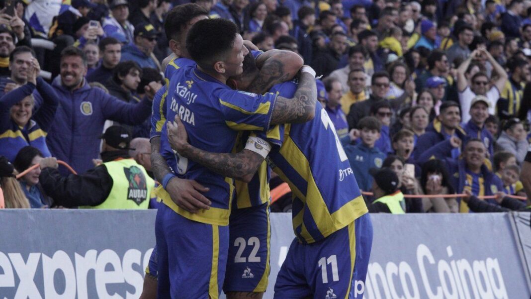 Ángel Di María celebra el gol de Rosario Central ante Independiente en el Gigante de Arroyito