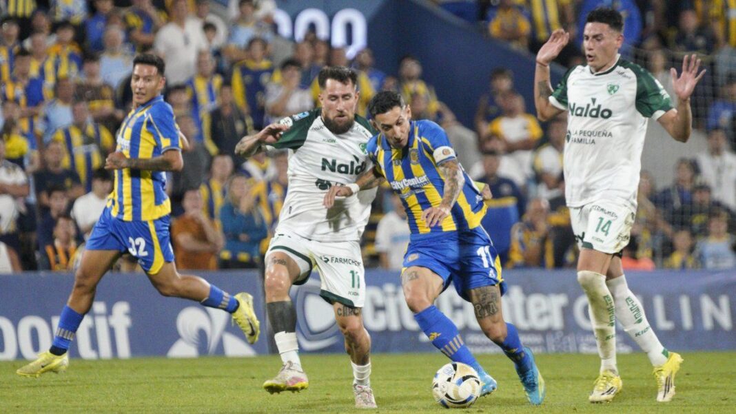 Estadio Gigante de Arroyito con la camiseta de Rosario Central
