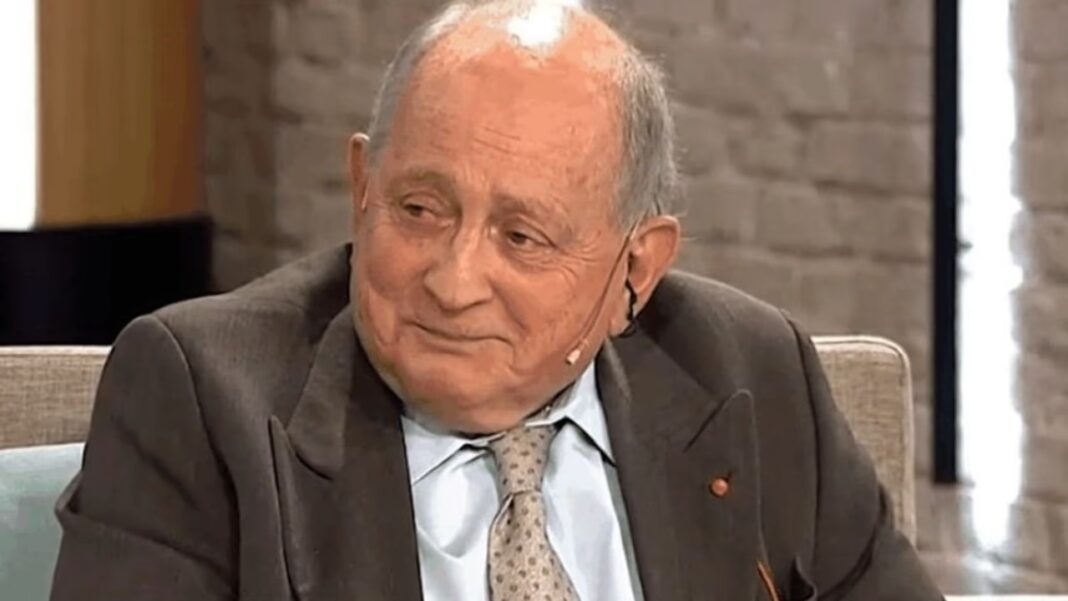 Chiche Gelblung en un estudio de televisión