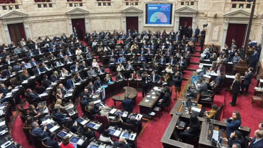 Sesión de la Cámara de Diputados con legisladores debatiendo sobre el régimen de Zonas Frías