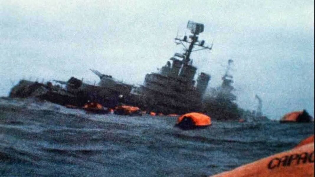 Imagen del Crucero ARA General Belgrano navegando