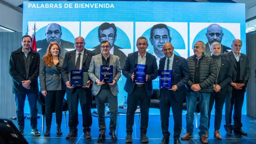 Pablo Javkin en el panel de apertura de la Conferencia Fabricar Futuro en La Fluvial, Rosario