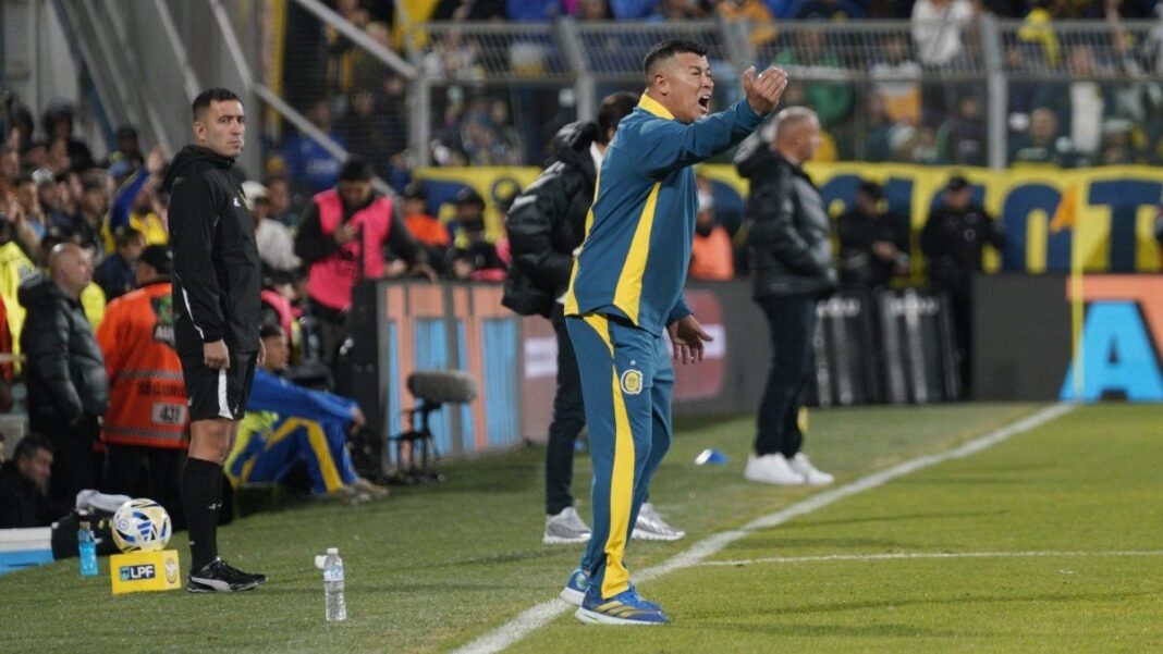 Jorge Almirón durante un partido de Copa Argentina