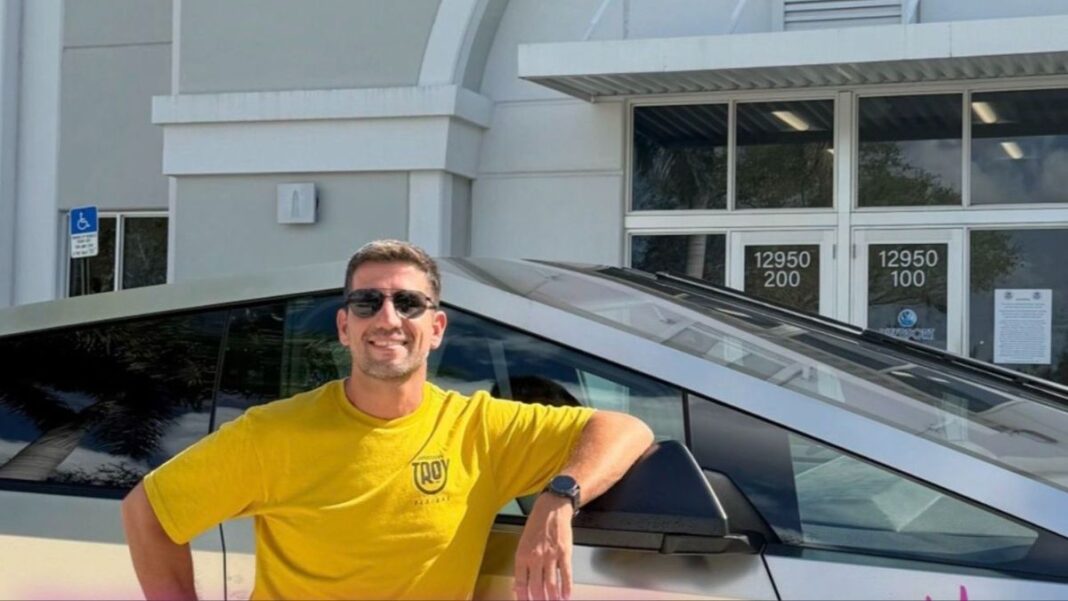 Tesla Cybertruck estacionado en el Congreso nacional, propiedad del diputado Manuel Quintar