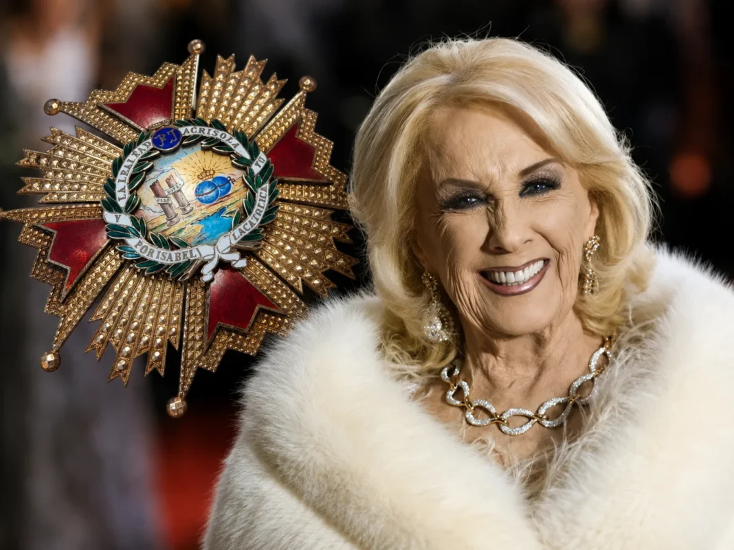Mirtha Legrand sonriendo durante una entrevista