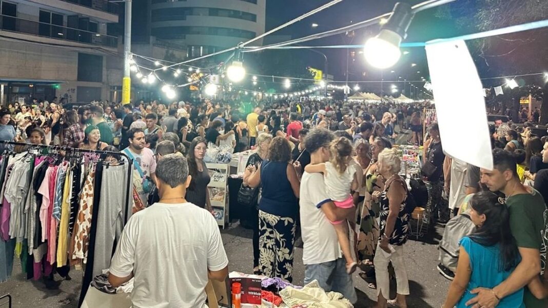 Noche en mi Barrio Arroyito música comercios abiertos