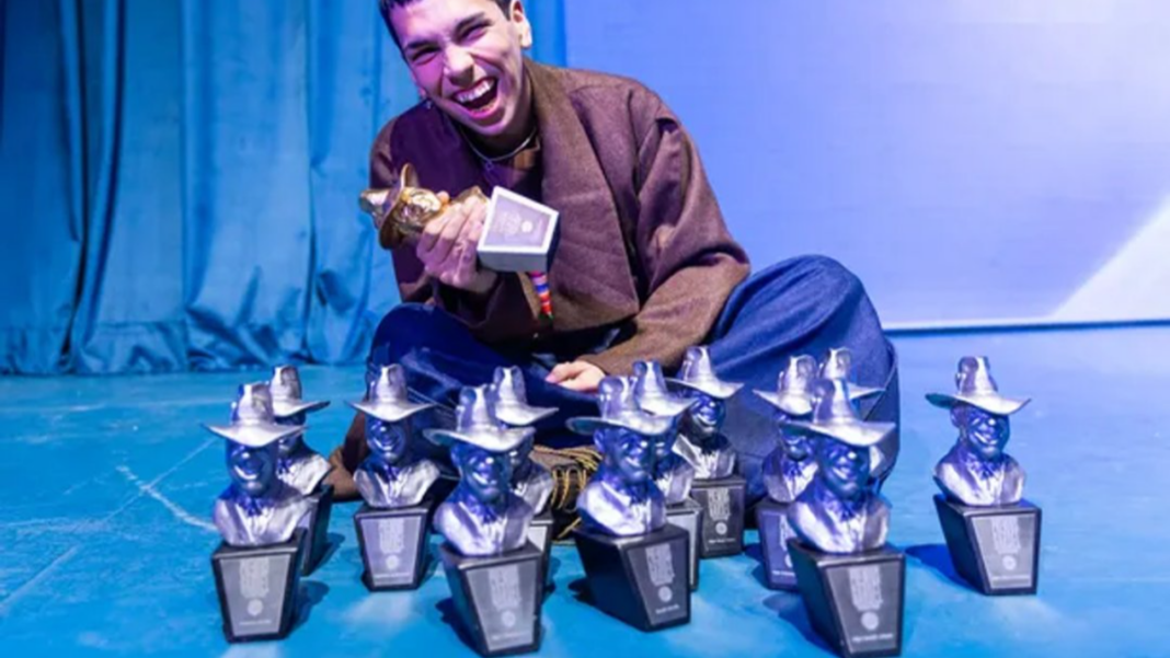Escenario de los Premios Gardel 2026 en el Teatro Coliseo de Buenos Aires