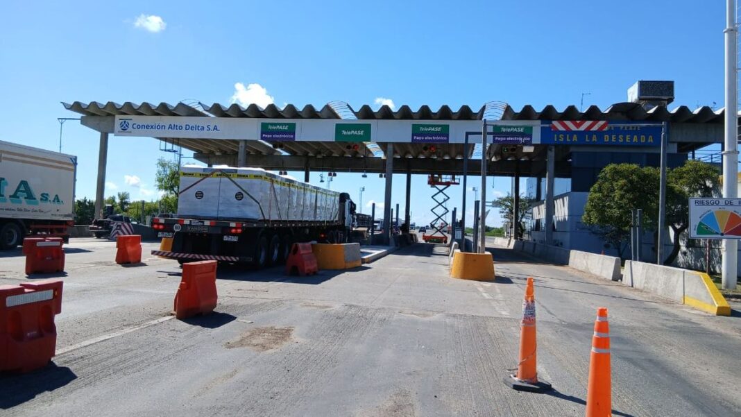 Puente Rosario-Victoria con tránsito y oblea Telepase