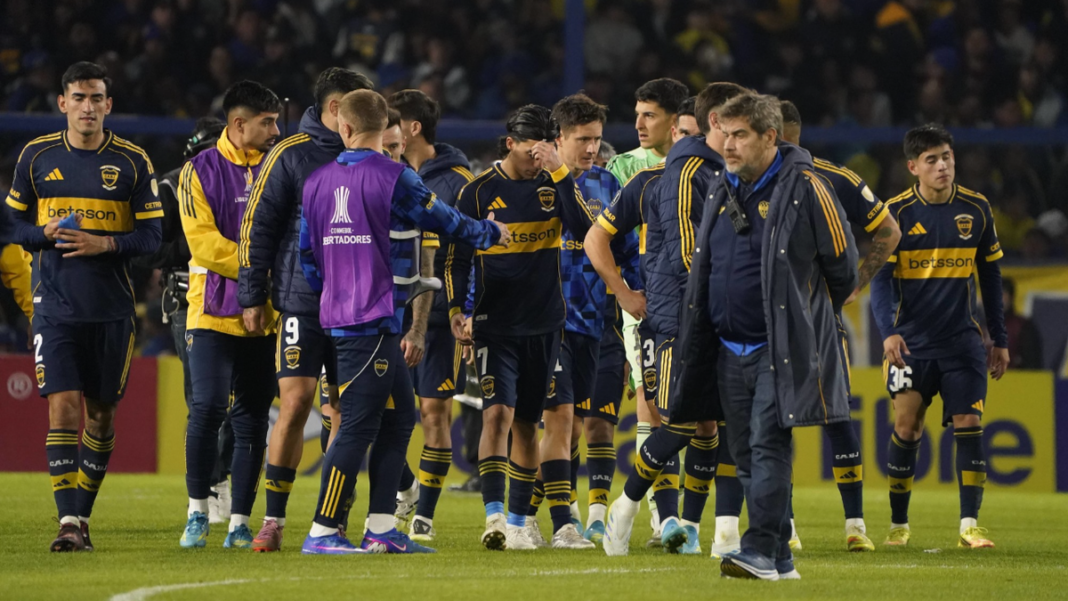 Jugadores de Boca Juniors en el campo de juego durante el partido contra Cruzeiro por la Copa Libertadores