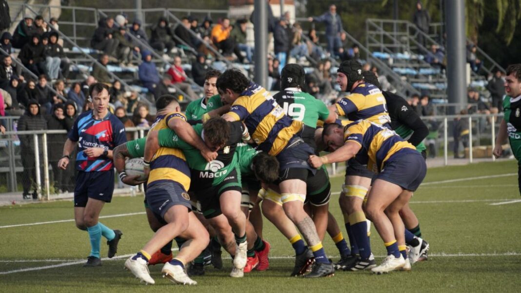 Partido de fútbol entre Jockey Club y Gimnasia en la región del Litoral