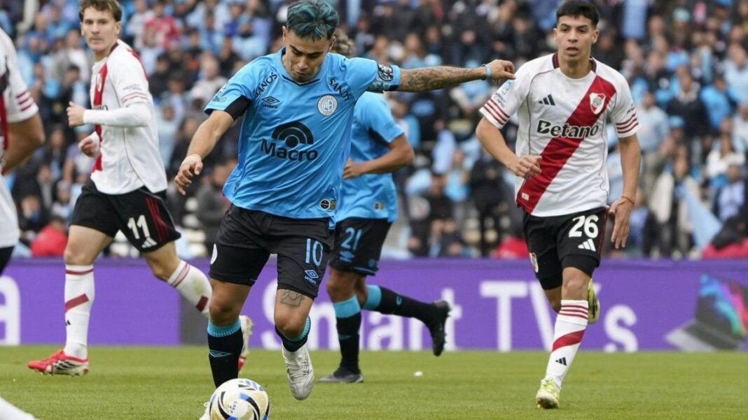 Jugadores de River celebran el título del Apertura en el estadio Kempes