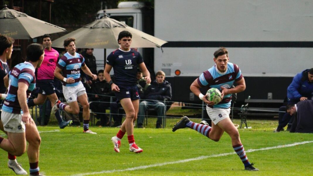 Jugadores de Atlético del Rosario celebrando un try en el pasaje Gould