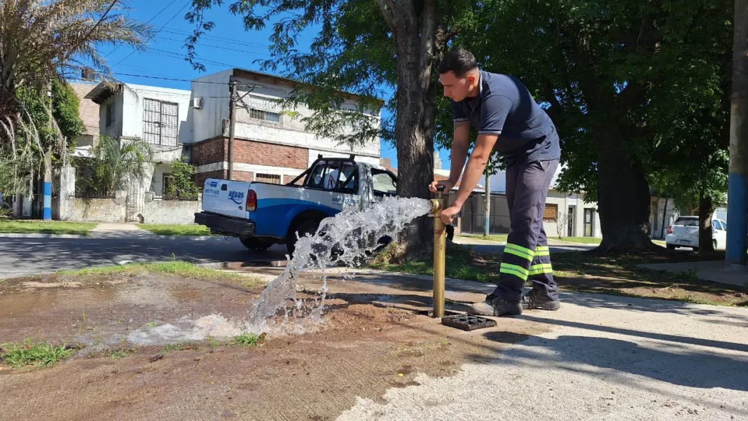 Trabajos de mantenimiento de red de agua potable en San Lorenzo