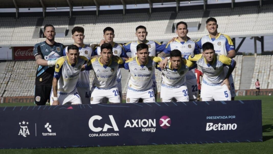 Jugadores de Rosario Central durante el partido contra Estudiantes en Córdoba