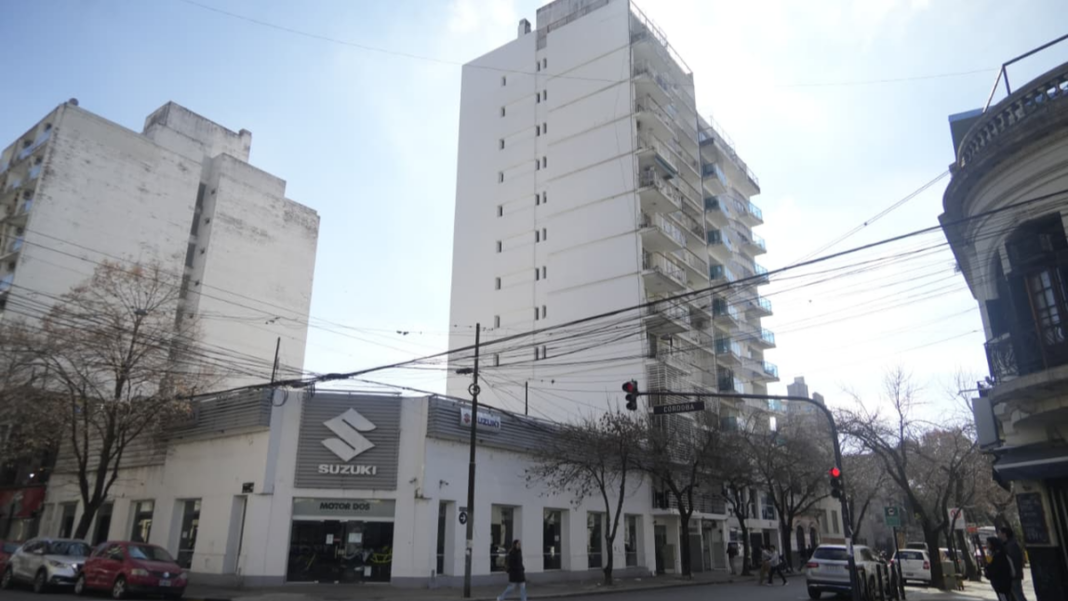 Edificio en Alvear al 700, barrio Lourdes, donde ocurrió el accidente