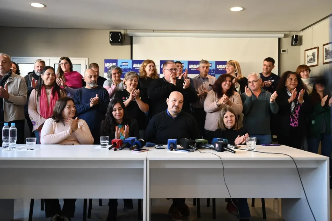 Conferencia de prensa de AMSAFE anunciando la Carpa Blanca en Santa Fe
