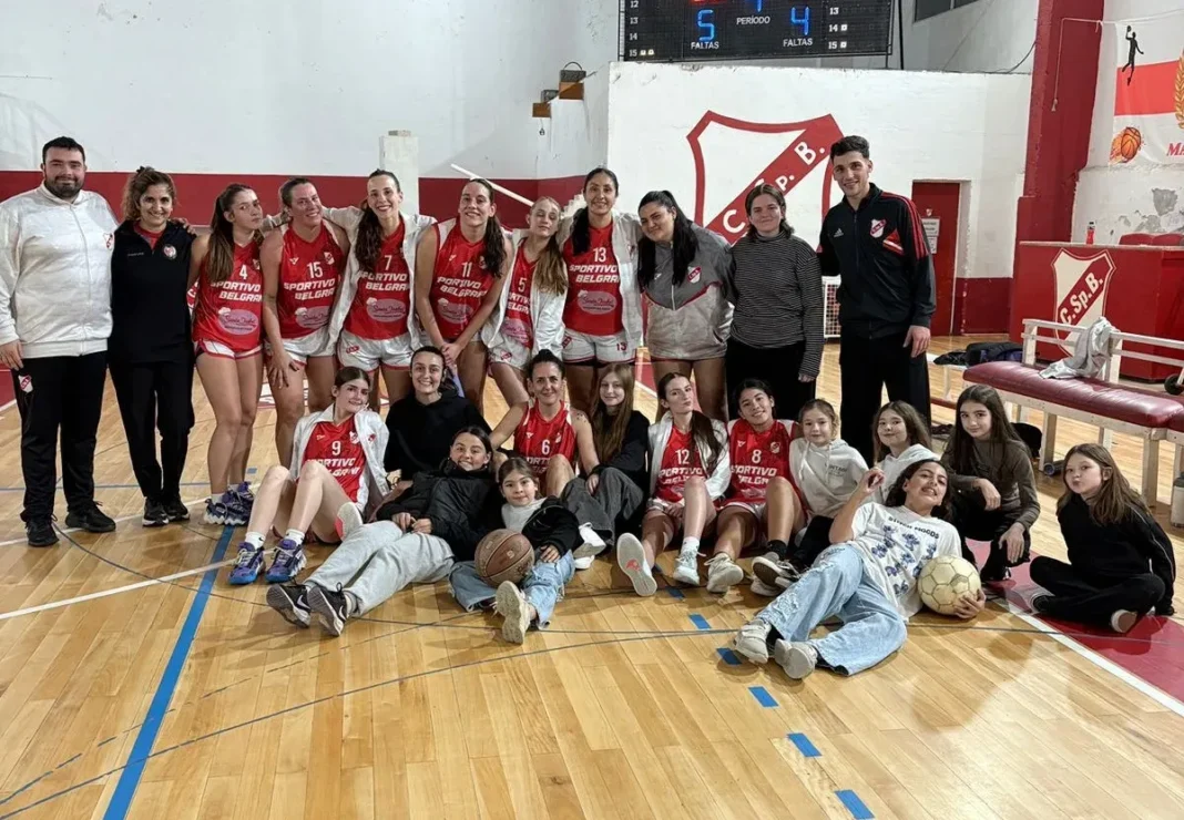Partido de básquet femenino entre Belgrano de Oliveros y Newell's