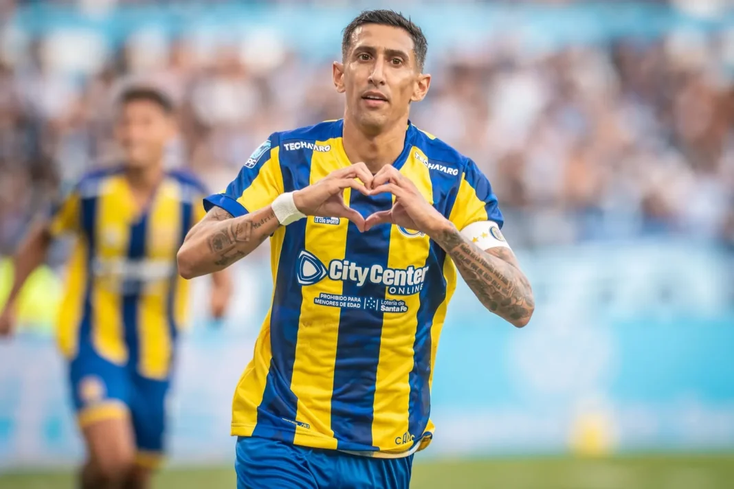 Estadio de Rosario Central con jugadores en la cancha