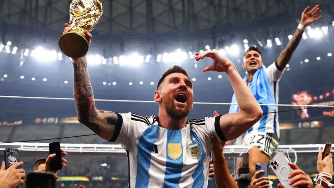 Lionel Messi celebrando un gol con la camiseta de la selección argentina
