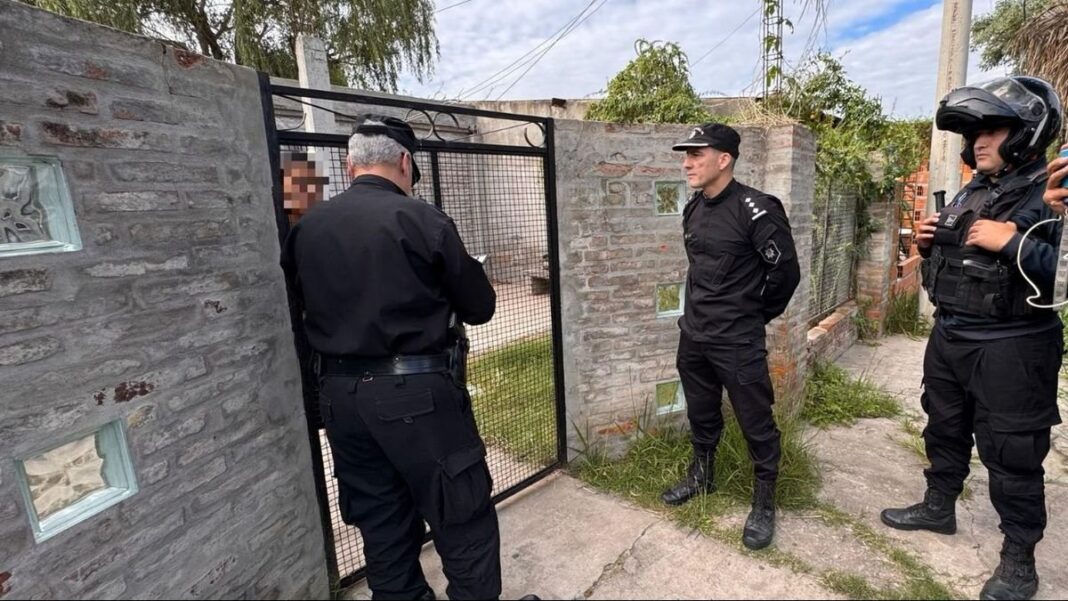 Notificación de cobro por amenazas a escuelas en Santa Fe