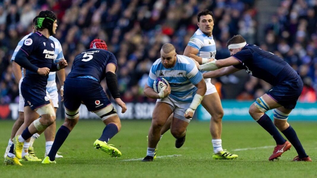 Felipe Contepomi durante un entrenamiento con Los Pumas