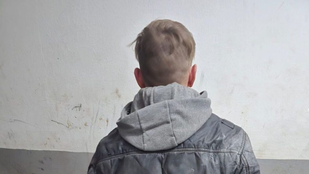 Hombre detenido por fotografiar menores en club de fútbol de Santa Fe