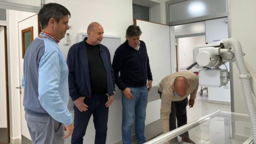 Exgobernador Omar Perotti recorre la obra de ampliación del Samco Eva Perón en Funes