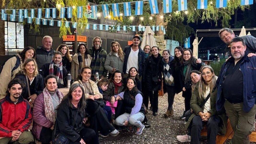 Reunión de familias autoconvocadas de la Escuela 727 en el Mercado Don Bosco de Funes