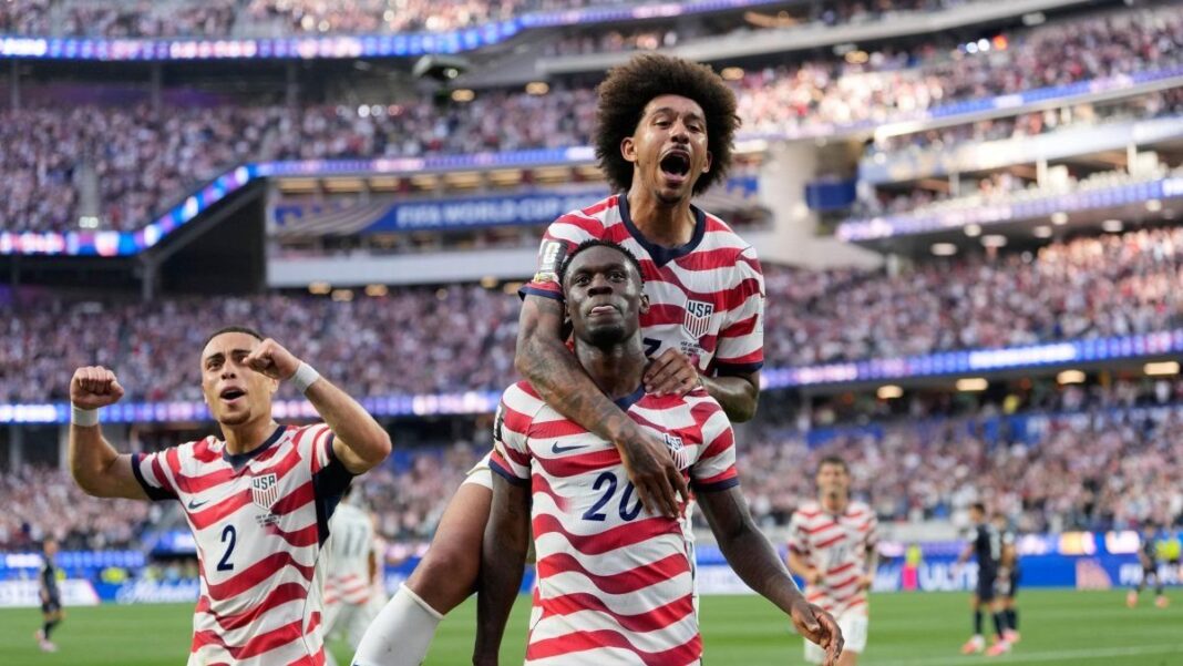 Jugador de fútbol con camiseta de Estados Unidos