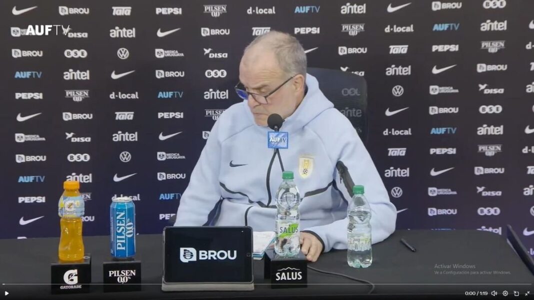 Ronald Araujo durante un entrenamiento de la selección uruguaya