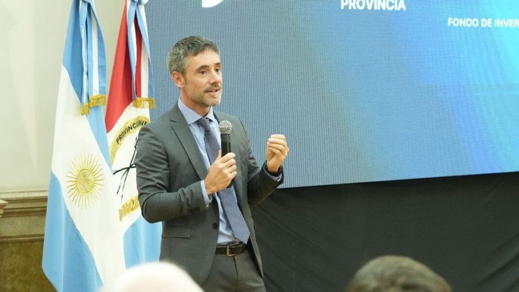 Ignacio Lamothe junto al gobernador de Santa Fe Maximiliano Pullaro y los ministros Pablo Olivares y Gustavo Puccini