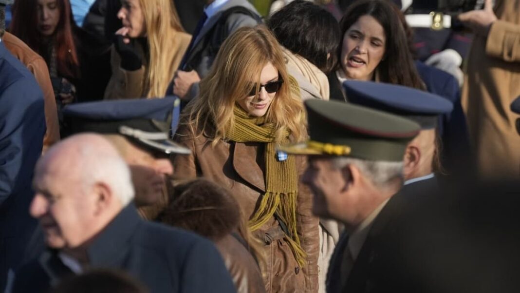 Lilia Lemoine en el Monumento a la Bandera en Rosario