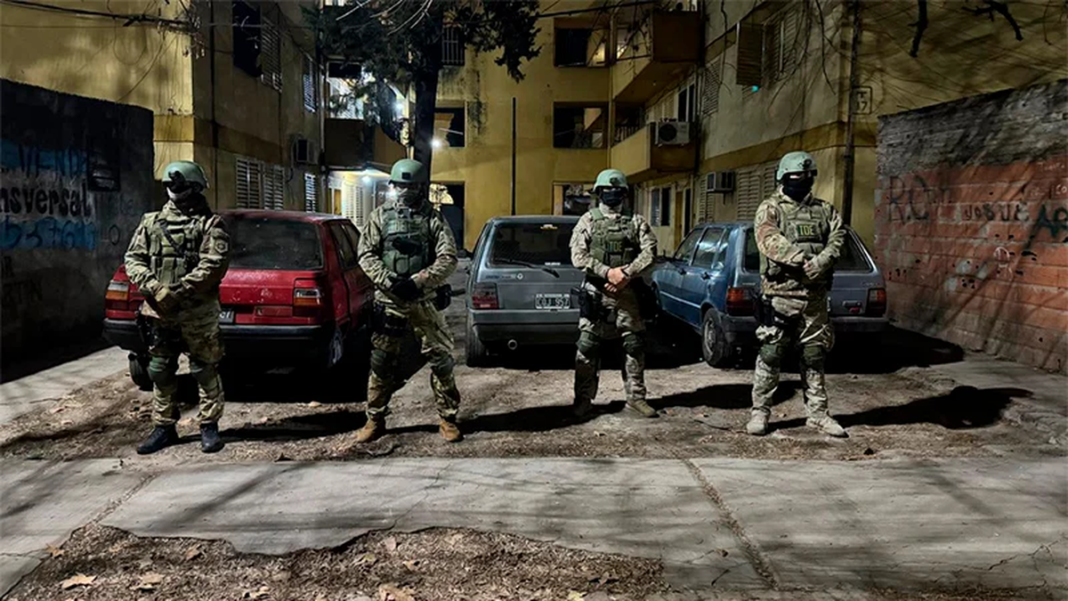 Operativo policial de allanamiento por microtráfico en la ciudad de Santa Fe