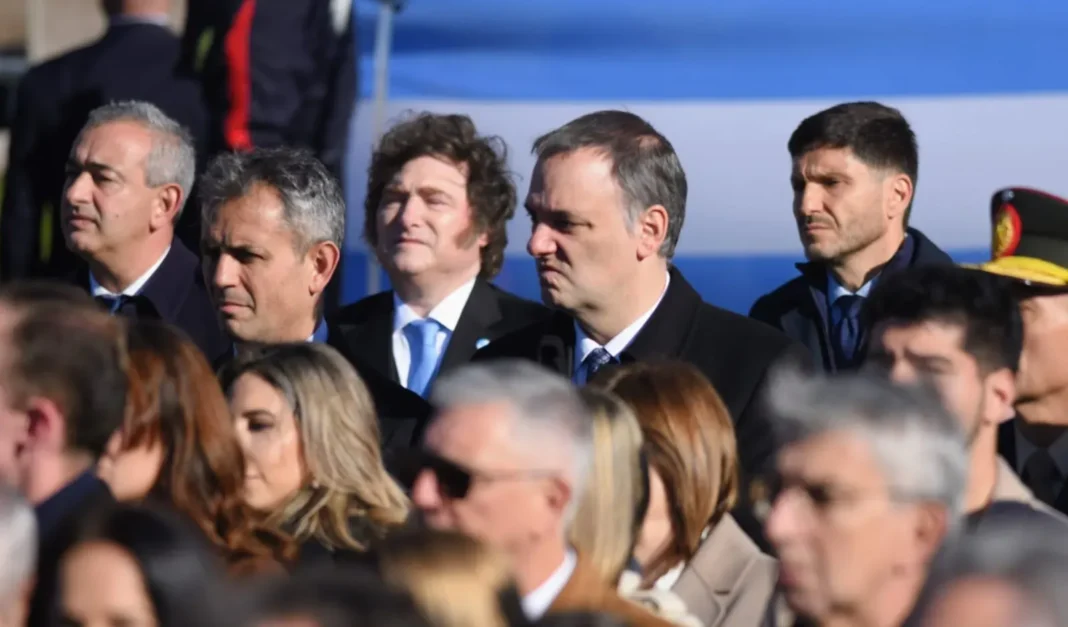 Presidente Javier Milei en el Monumento a la Bandera durante el acto por el Día de la Bandera