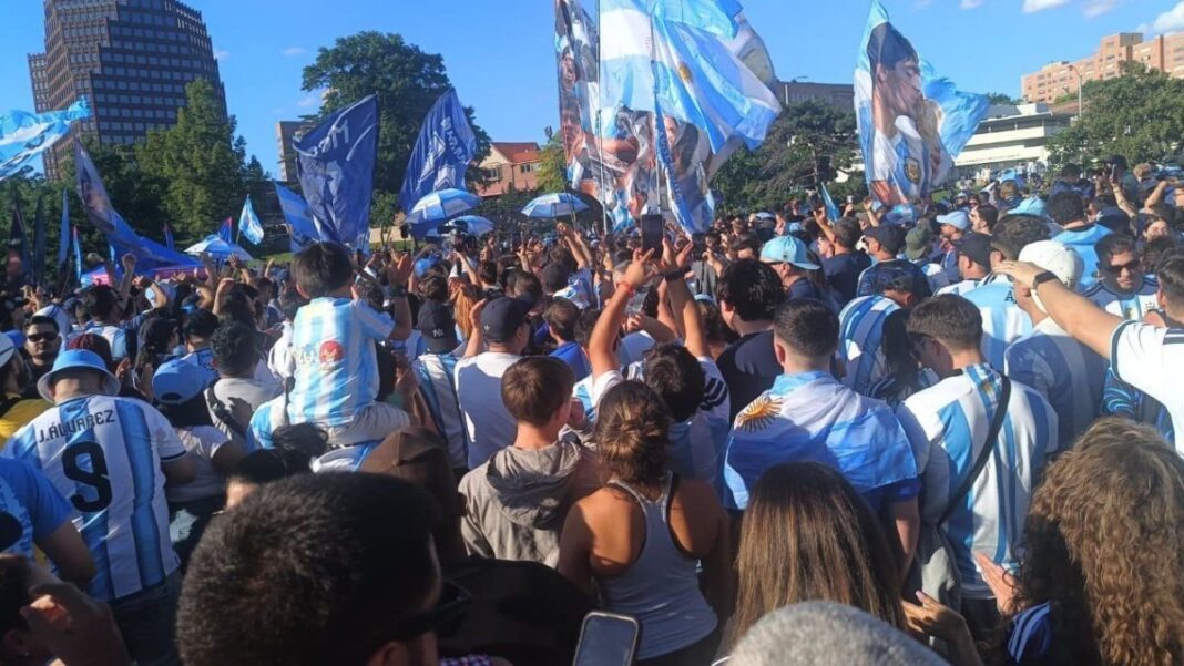 Hinchas argentinos en el estadio Arrowhead de Kansas City durante el Mundial 2026