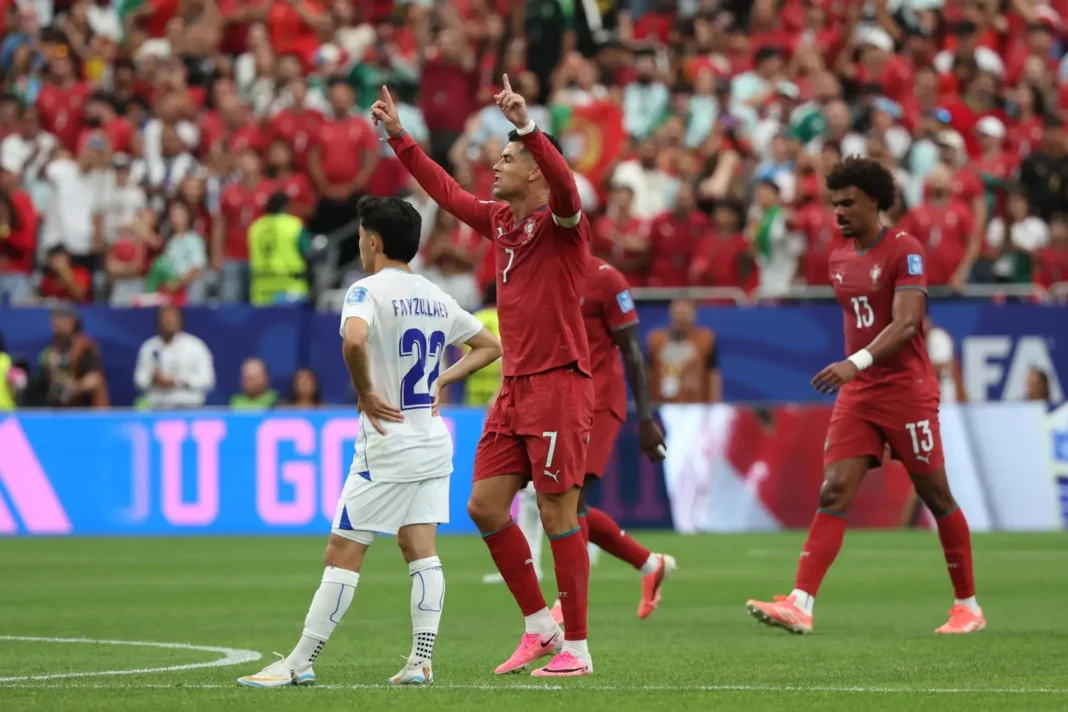 Cristiano Ronaldo celebra un gol durante el partido Portugal vs Uzbekistán