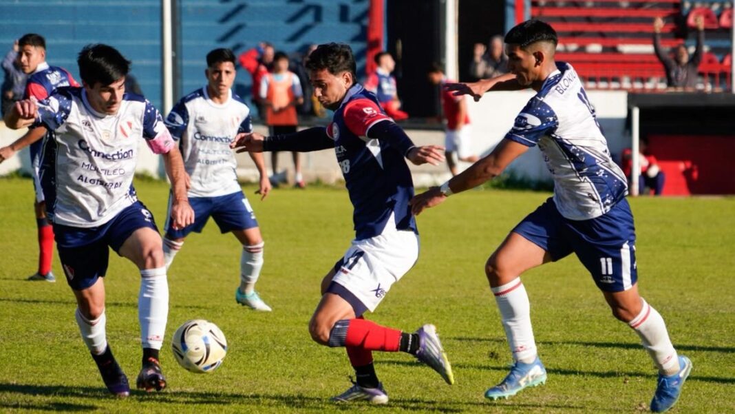 Partido de Primera C entre Central Córdoba y Muñiz en el Gabino Sosa