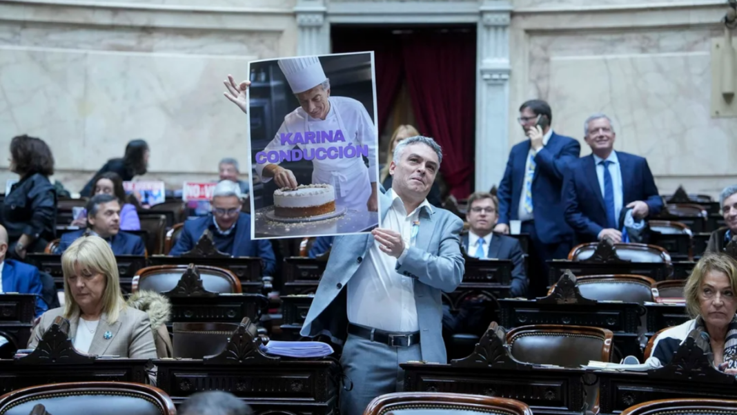 Diputado nacional Esteban Paulón en el recinto de la Cámara de Diputados