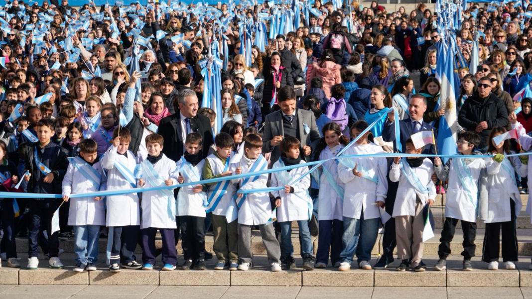 Inauguración de la restauración del Monumento Nacional a la Bandera en Rosario, con presencia del gobernador Pullaro y el intendente Javkin