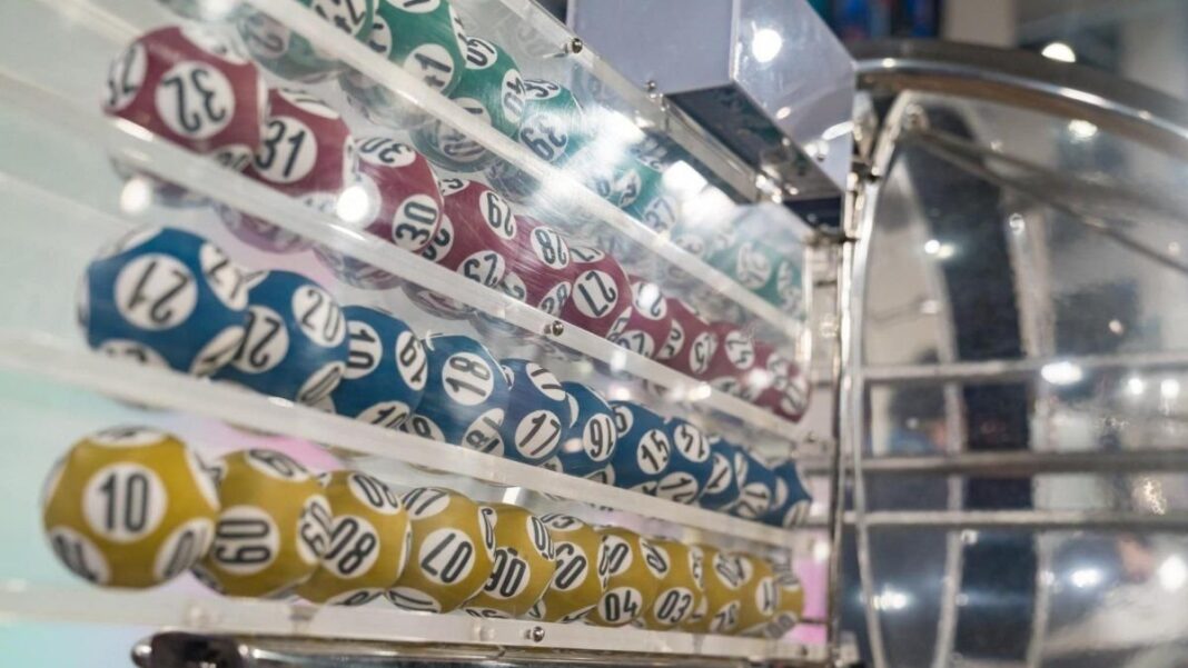 Cartón de Quini 6 y billetes de lotería