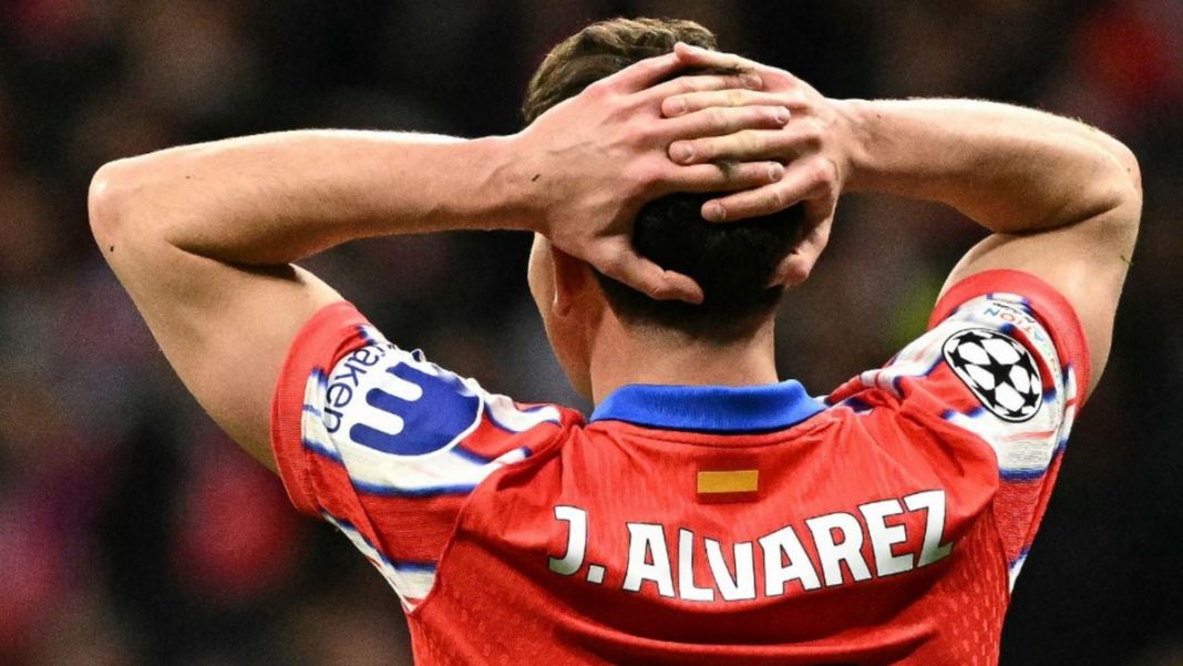 Julián Álvarez con la camiseta del Atlético de Madrid