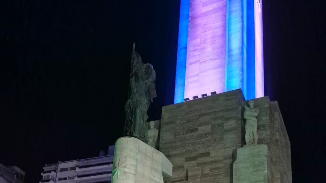 Monumento a la Bandera restaurado en Rosario con la llama votiva encendida