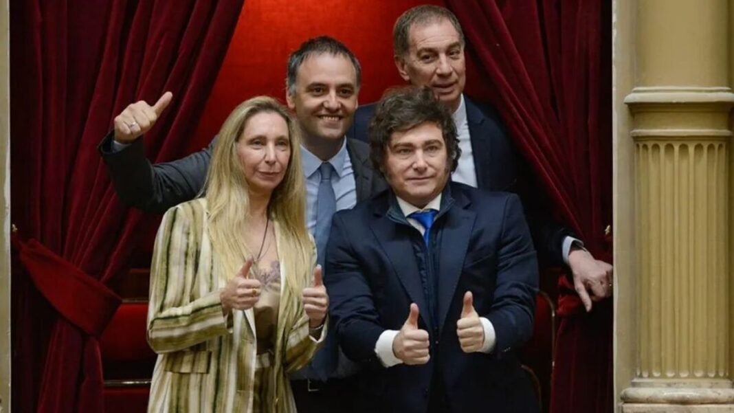 Manuel Adorni durante una conferencia de prensa en Casa Rosada