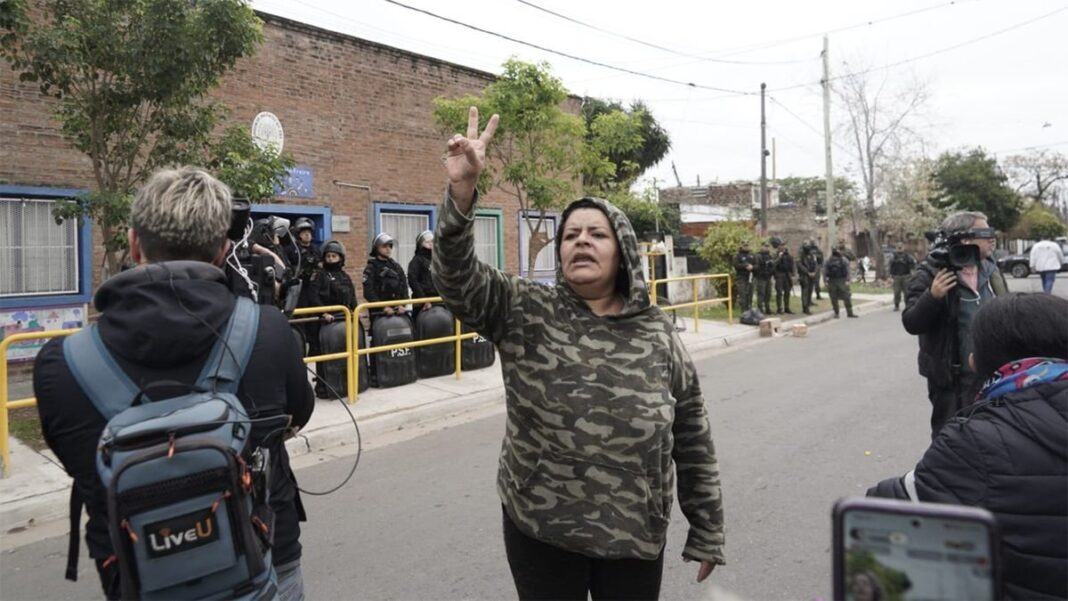 Protesta de madres frente al Ministerio de Educación de Santa Fe por abuso sexual en jardín de infantes