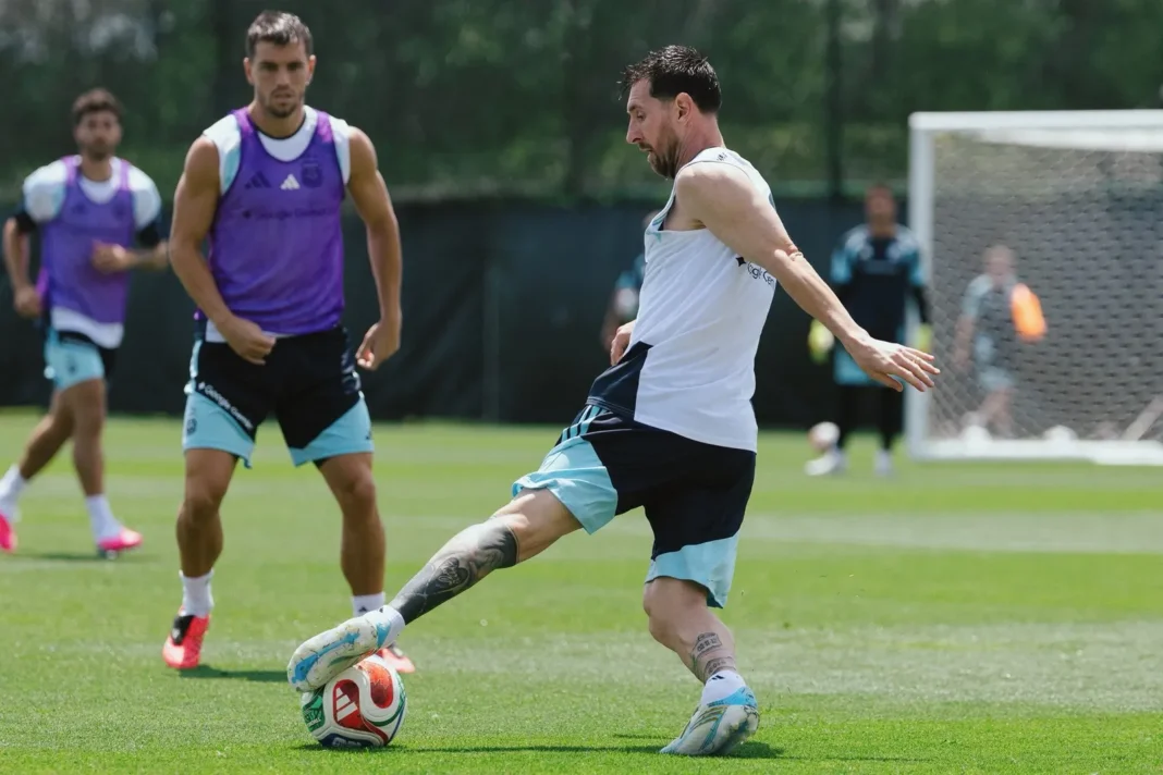 Jugadores de la Selección Argentina entrenando en Kansas City
